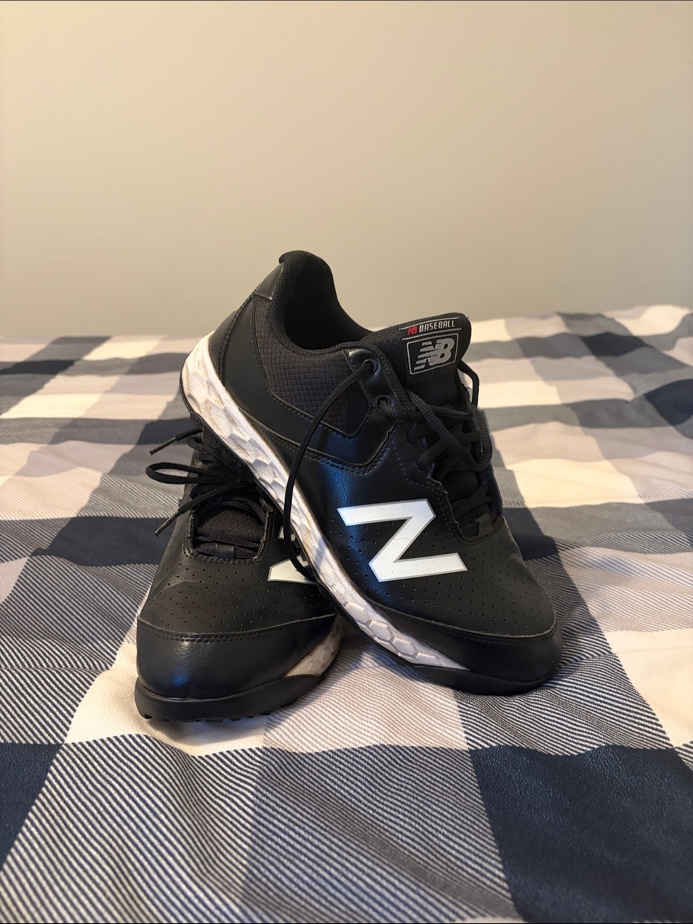 New Balance Men’s Black and White Baseball Umpire Cleats